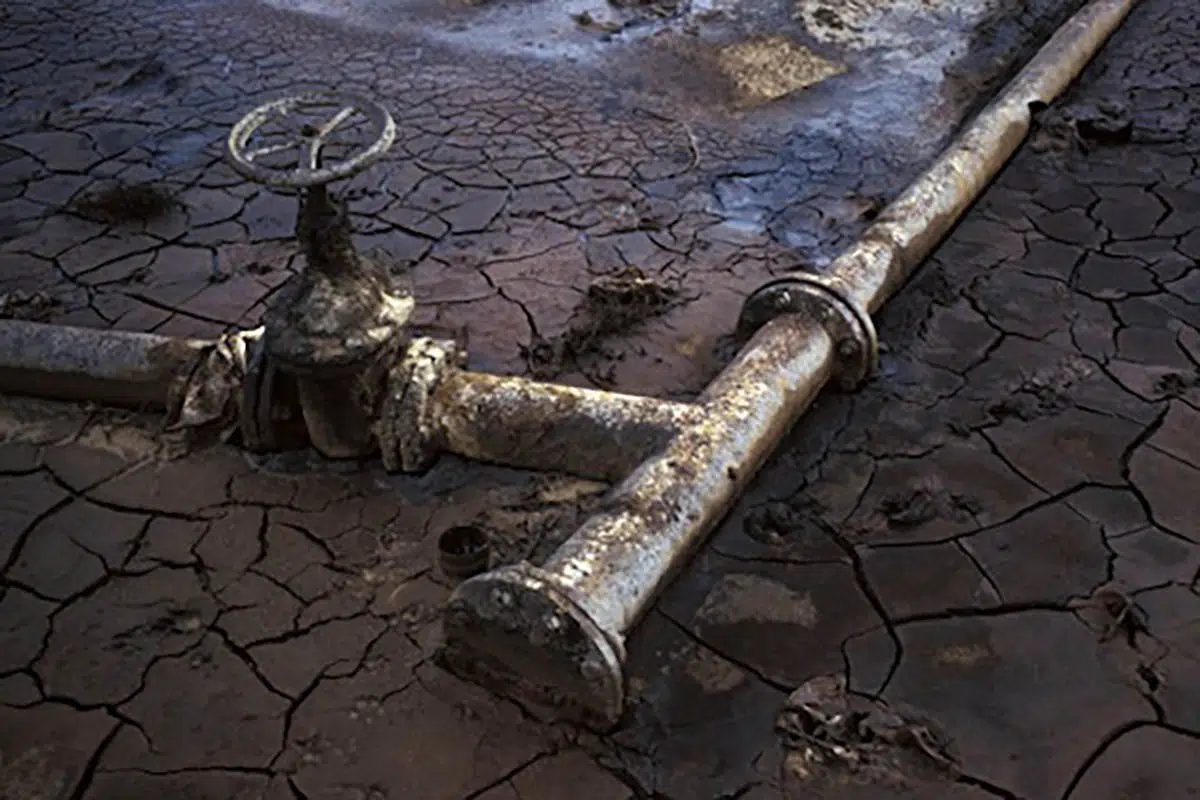 Oil pipe