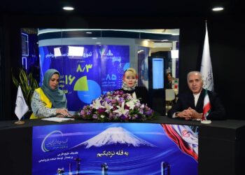 معاون وزیر امور خارجه صربستان در غرفه هلدینگ خلیج فارس