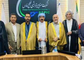 جمعی از بزرگان طوایف با مدیرعامل پالایشگاه گاز هویزه خلیج فارس دیدار کردند