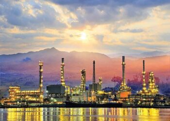 صنعت پتروشیمی از تولید نیمه‌خام به سمت گریدهای قابل صادرات