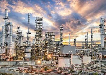 معاون وزیر نفت: هیچ پتروشیمی به دلیل نبود خوراک تعطیل نیست