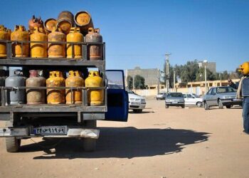 فرماندار خاش: توزیع سیلندر گاز درب منازل انجام می شود