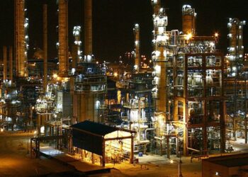 همزمان با هفته وحدت؛ کمک پتروشیمی خلیج فارس به زوج‌های جوان