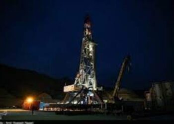 تولید نفت از ۳ حلقه چاه گلخاری تا پایان آذر آغاز شد