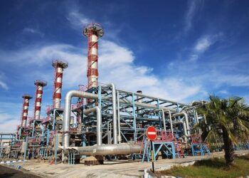 شرکت پالایش نفت لاوان نازل کف‌ساز آتش‌نشانی را بازسازی کرد