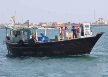 توقیف شناور حامل سوخت قاچاق در آبراه اروند