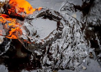 بلاتکلیفی بازار نفت با اخبار متناقض میزان عرضه اوج گرفت