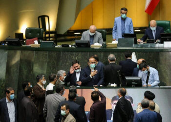 مجلس منابع یارانه‌ های نقدی را به وزارت نفت بخشید