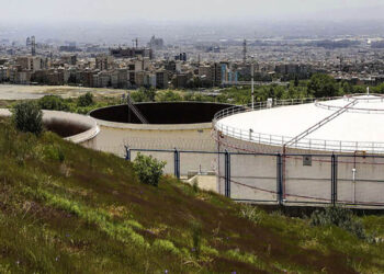 تذکر به شهردار تهران و وزیر نفت برای جابجایی انبارهای نفت «شهران»