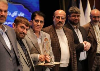 مدیرعامل هلدینگ پتروپالایش اصفهان نشان عالی مدیر سال را کسب کرد