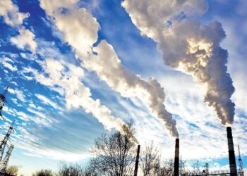 به دلیل کمبود گازوئیل مازوت می‌سوزانیم