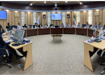 بازدید مدیرکل سازمان حفاظت محیط زیست از پتروشیمی زاگرس