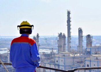 عرضه محصولات نفتی در پاویون نمایشگاه عسلویه