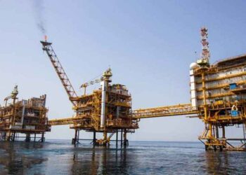 کاهش درآمد حاصل از فروش‌ فرآورده‌های نفتی