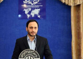 هیچ تصمیمی برای افزایش قیمت بنزین نداریم