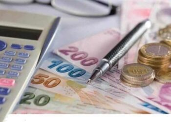 📌بایدن در حال خشککردن ذخایر استراتژیک نفت 🔹از زمان روی کار آمدن جو بایدن به عنوان رئیس جمهور آمریکا حجم ذخایر استراتژیک نفت این کشور رو به کاهش گذاشته و هم اکنون به پایینترین میزان در ۴۰ سال گذشته رسیده است. 🔹دبیر انجمن نفت و گاز آمریکا گفت ۱۲ ماه پیش دولت آمریکا با اهداف انتخاباتی تصمیم گرفت تا بزرگترین برداشت در تاریخ آمریکا از ذخایر نفتی استراتژیک این کشور را رقم بزند.