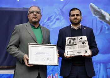 تندیس حفاظت از گونه آهوی جبیر به آریاساسول اهدا شد
