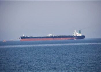 آمریکا درباره نفتکش توقیف شده از ایران کمک خواست