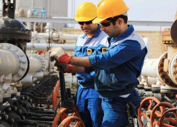 اعتراض کارگران پالایشگاه‌های گاز به چه موضوعی است؟