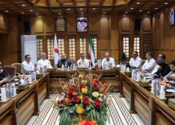 بازدید خبرنگاران بازار سرمایه از پتروشیمی پردیس عسلویه