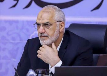 اجرای طرح‌های توسعه صنایع پایین‌دستی پتروشیمی در امیدیه هلدینگ خلیج فارس