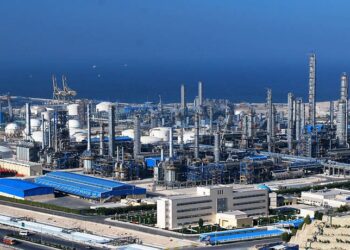 بزرگ‌ترین هلدینگ‌ پتروشیمی، نوری، در وضعیت مناسب!