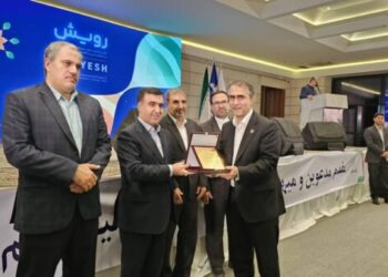 تجلیل از مدیرعامل دماوند انرژی عسلویه در نخستین همایش محیط زیستی منطقه پارس