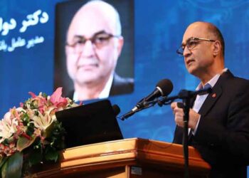 دیدار مدیرعامل بانک ملت با مدیران و کارکنان پتروشیمی‌ها در عسلویه