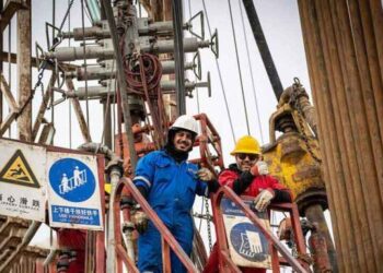 چاه‌های نفتی میدان رگ سفید در دست احیا