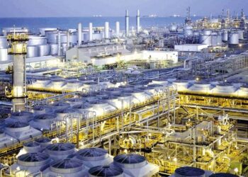 چانه‌زنی پالایشگاه‌های هند برای خرید نفت با روپیه