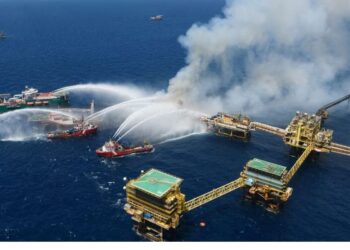 آتش‌سوزی در سکوی نفتی مکزیک خسارت جانی داشت!