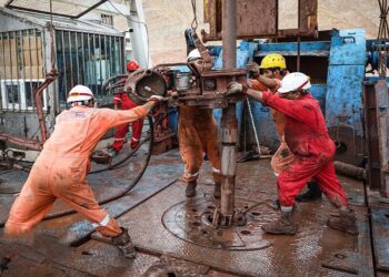 برنامه افزایش تولید نفت و گاز گچسارن در ۱۴۰۲ محقق شد