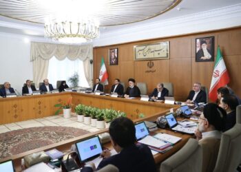 درخواست رئیسی از وزارت نفت برای کاهش مصرف سوخت