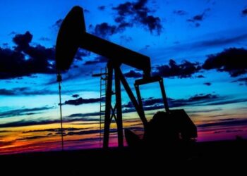 تولید نفت آمریکا کاهش یافت