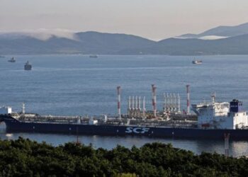 انباشت فرآورده‌های نفتی روسیه در دریای عمان