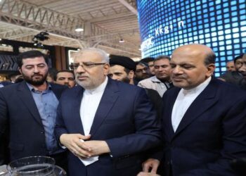 وزیر نفت از نمایشگاه بین‌المللی نفت ایران بازدید کرد
