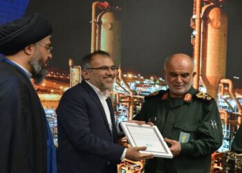 فرمانده سپاه امام صادق(ع) از مدیرعامل شرکت پتروشیمی پارس تقدیر کرد