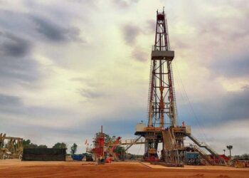 فعالیت دکل‌های حفاری نفت کشور افزایش یافت