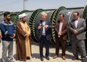 شرکت فجر انرژی بیش از ۳۴ کیلومتر کابل خودنگهدار برق را به اداره برق اهدا کرد