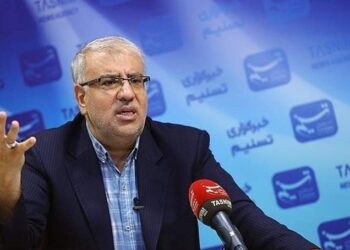 رسيدگي به معيشت كاركنان قراردادي و پيماني و همچنين تعيين و تكليف اين قشر خدوم و زحمتكش شاغل در نفت بود.