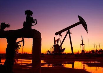 قیمت برق در پاکستان برای گرفتن وام صندوق افزایش یافت