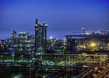 بهره برداری از ۱۵ طرح پتروشیمی تا پایان سال