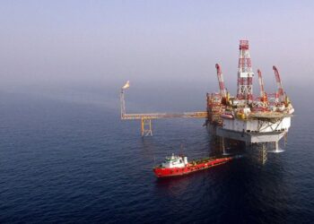 سکوی حفاری سحر یک برای بازسازی و تعمیر به ساحل رسید