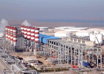 تقدیر معاون وزیر نفت از گزارش پایداری فجر انرژی خلیج‌فارس