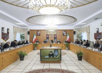 وزیر نفت با اشاره به توافق انتقال گاز روسیه به ایران گفت: احداث خط ترانزیت گاز از شمال به جنوب از مسیر ایران اتفاقی بسیار بزرگ به شمار می‌آید که در تاریخ ایران سابقه نداشته است