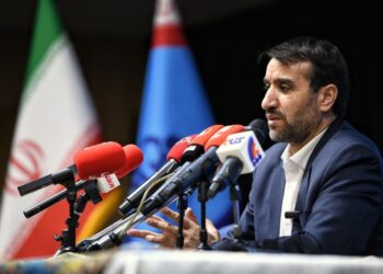 معاون وزیر نفت در امور پتروشیمی گفت:از جمع آوری تمامی فلر‌های گازی غرب و شرق کارون تا پایان سال خبر داد.