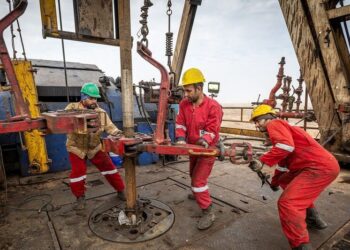 ۱۷ کشوری از ایران نفت می خرند