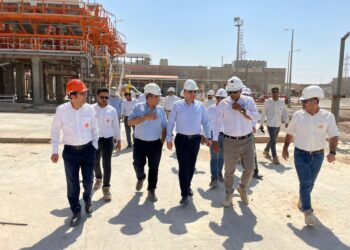 چشم‌ها به خاموشی ۱۲ مشعل نفتی روشن می‌شود