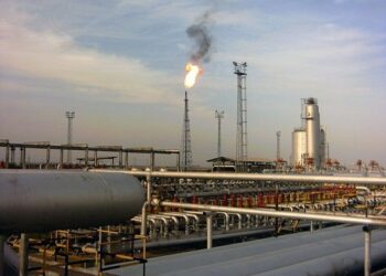 توافق‌نامه طرح تصفیه پالایش پساب نمک‌زدایی در مناطق نفت‌خیز جنوب امضا شد