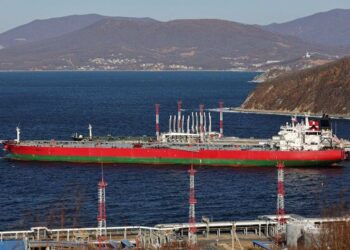 نفت روسیه تحریم‌های نفتی با کمک ناوگان بزرگتر روسیه شکست